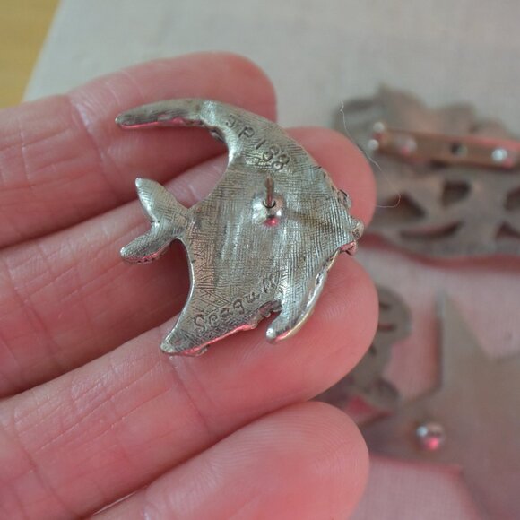 8 Vintage Pewter Brooches & Pins - Picture 9 of 13